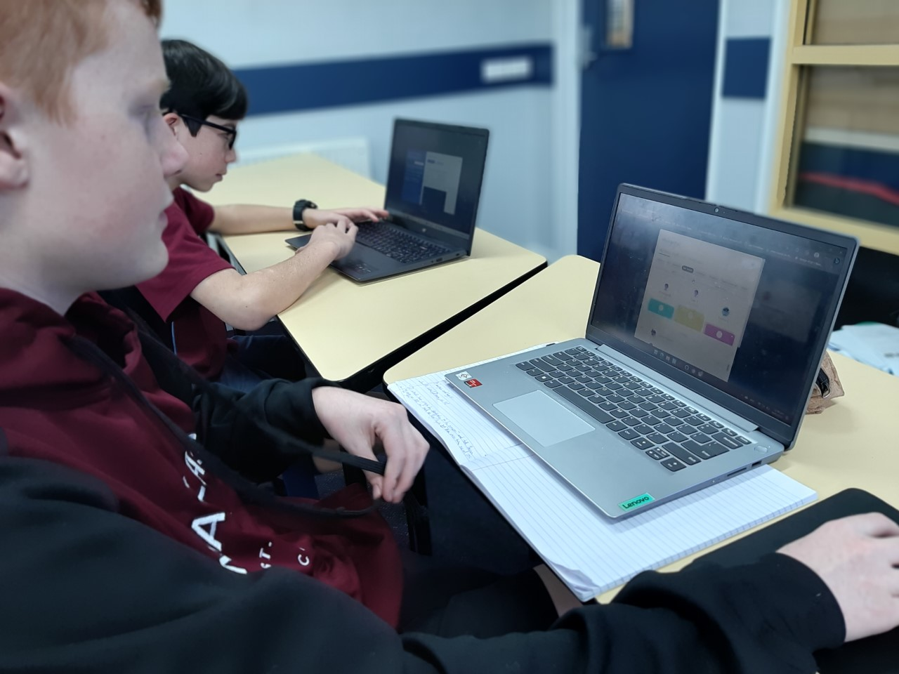 nayland college students using banqer on their laptops